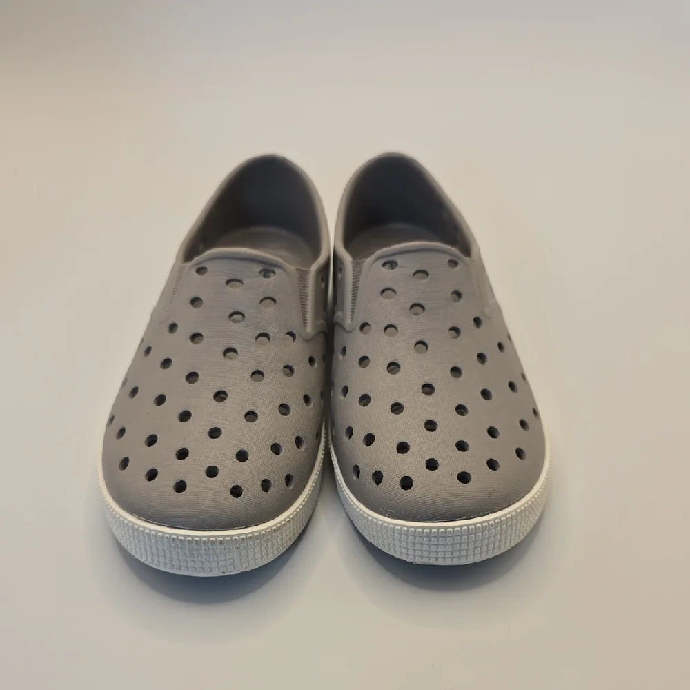 Old Navy Gray Perforated Slip-On Shoes Unisexe Size 9